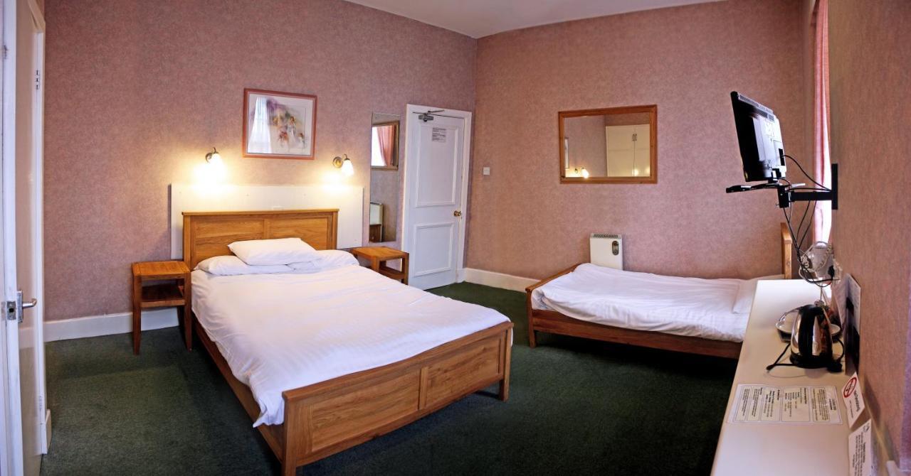 קורבי The Raven Hotel חדר תמונה